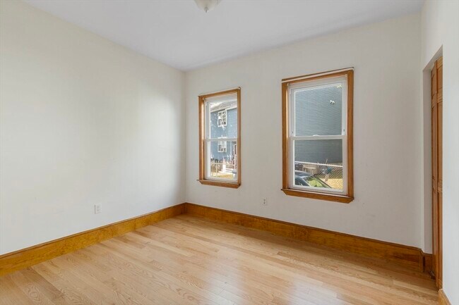 Foto del edificio - 235 Webster Ave