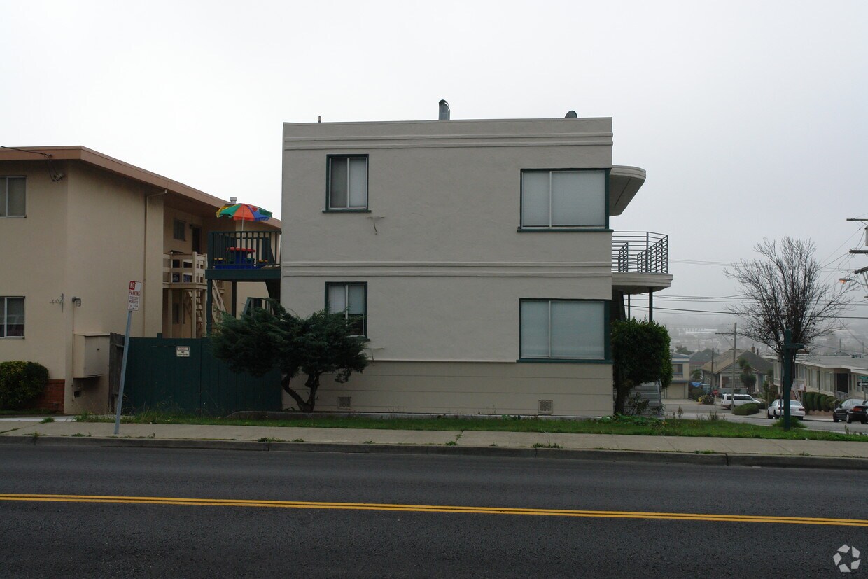 Building Photo - 312-322 Locust Ave