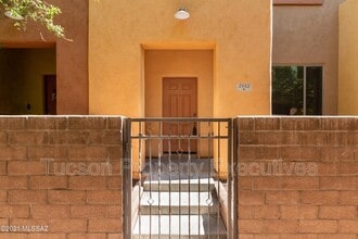 Building Photo - 2442 E Emerald Moon Dr