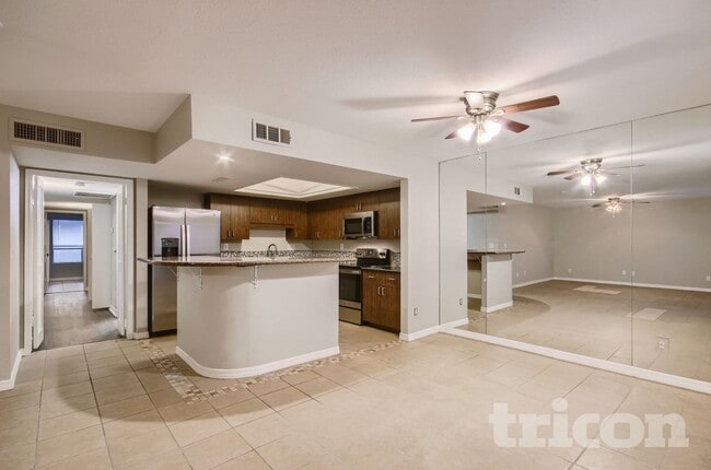 Foto del edificio - 13605 N 24th Ave