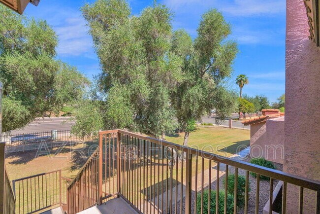 Foto del edificio - 1075 E Chandler Blvd