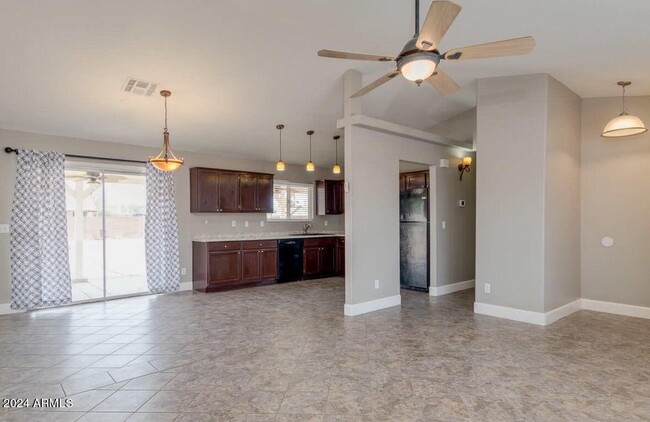 Foto del edificio - 143 N 86th St