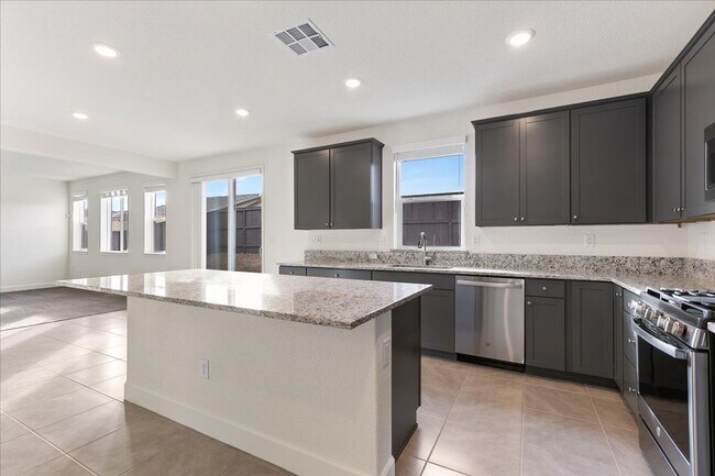Building Photo - Brand New, Large and Luxurious 4 Bedroom, ...