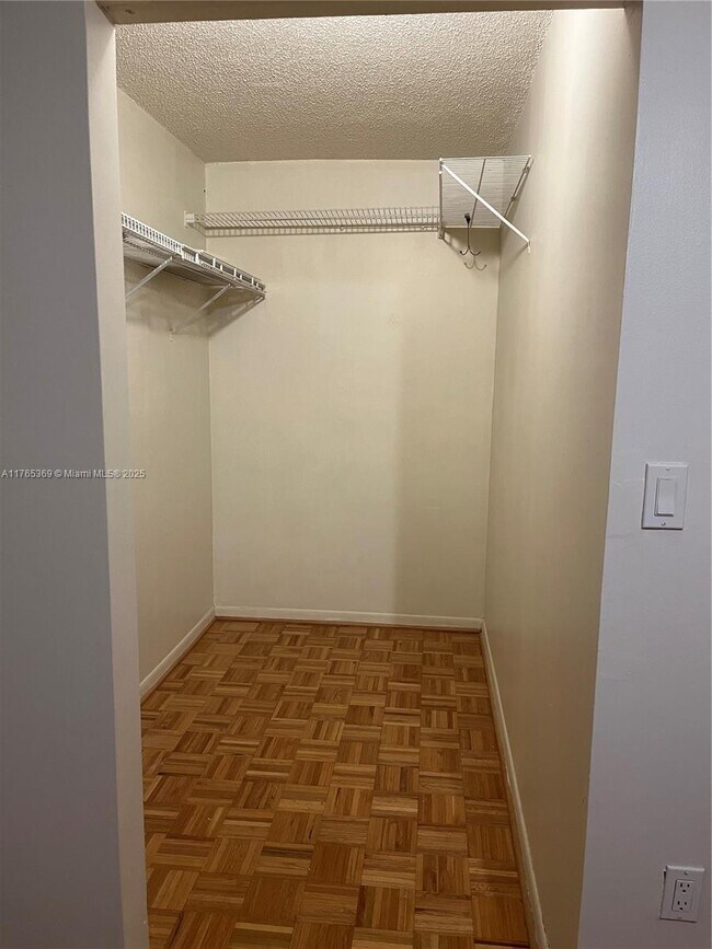 Foto del edificio - 10859 NW 7th St