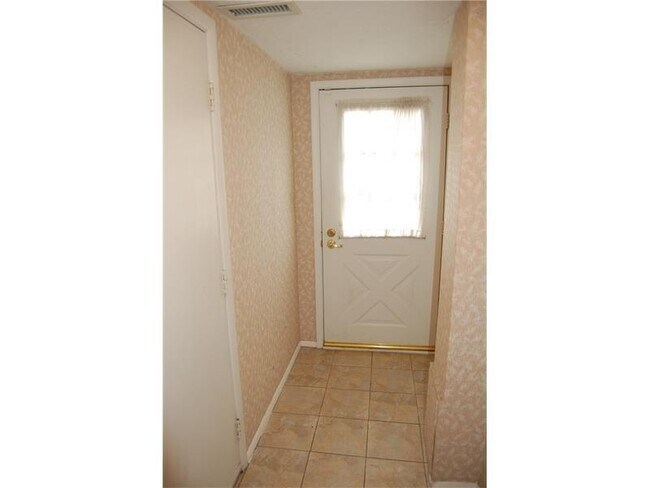 Building Photo - 119 Ligonier Ln