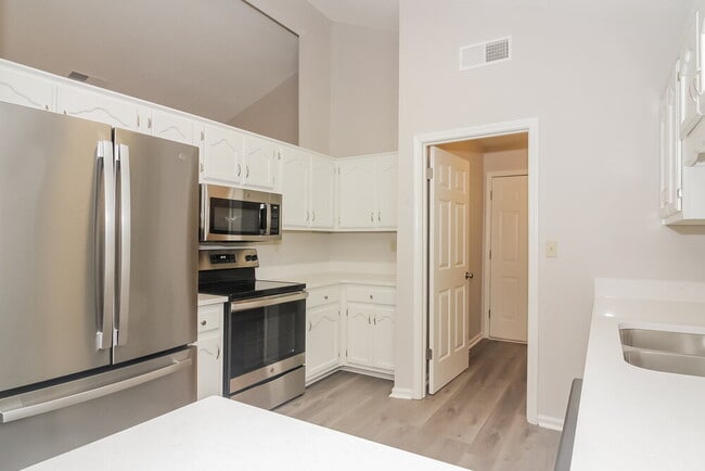 Building Photo - 7196 Atterbury Cir W