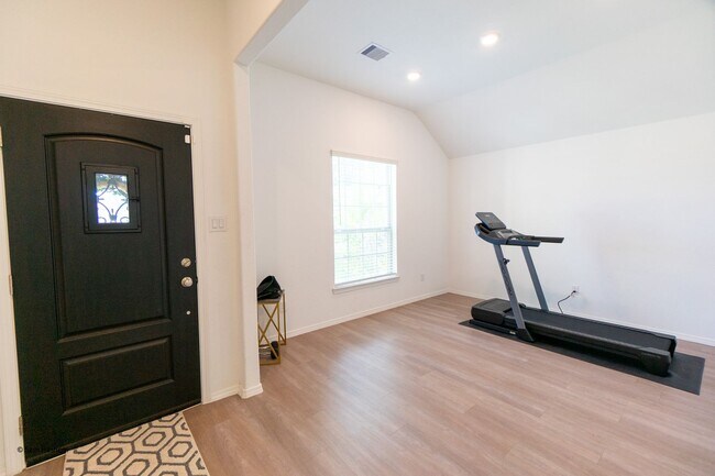 Foto del edificio - Single Story Modern Home On Oversized Lot!
