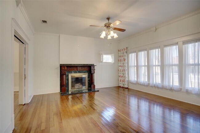 Foto del edificio - 221 W Pearl St