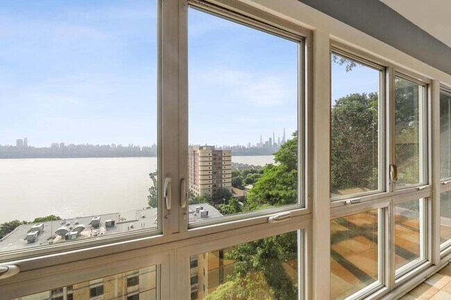 Foto del edificio - 8200 Bulls Ferry Rd