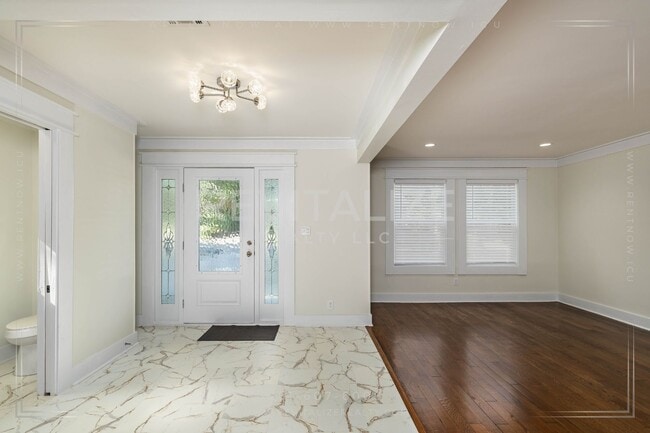 Building Photo - Gorgeous Spring Hill Home!