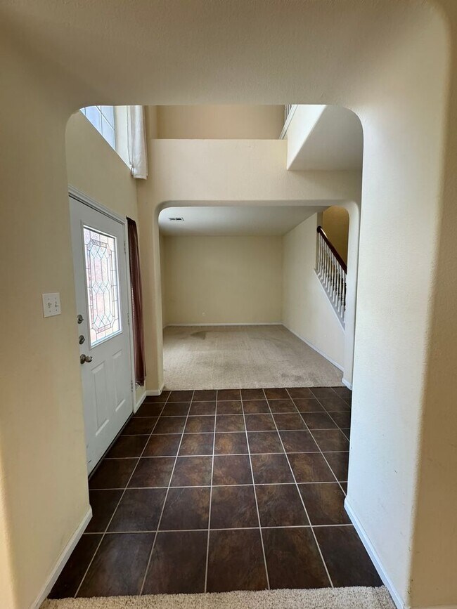 Foto del edificio - Beautiful 2 Story 4 Bdrm 2.5 Bath With a Loft