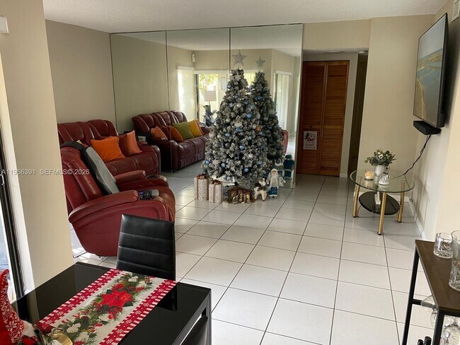 Building Photo - 9070 SW 125th Ave