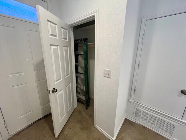 Foto del edificio - 805 Hallie Cove