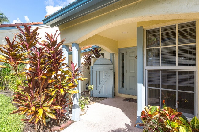 Building Photo - 2307 Las Casitas Dr