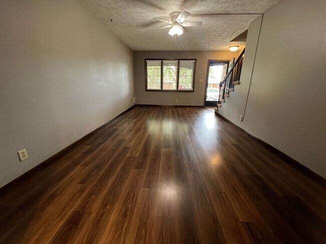 Foto del edificio - 5034/5036 Meredeth St