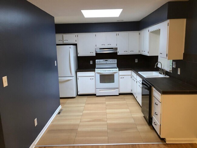 Foto del edificio - 1121 Gainesway Dr