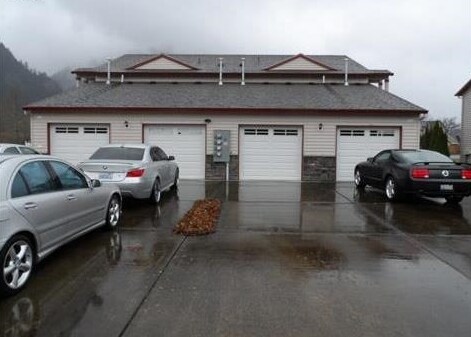Primary Photo - 1121-1124 Wacomac St