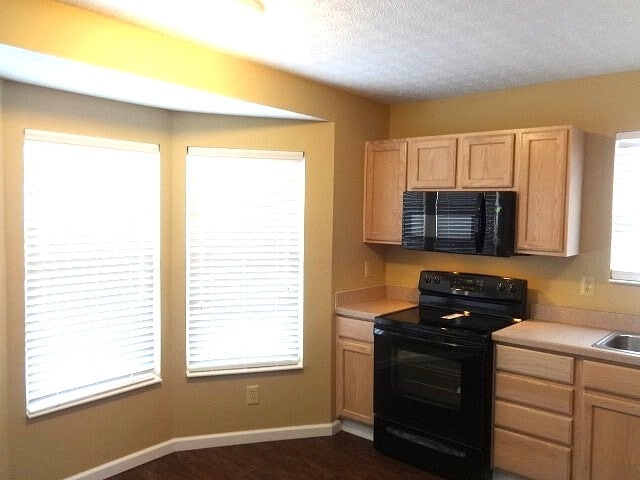 Building Photo - 3155 Terra Dr