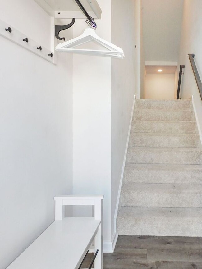 Foto del edificio - Pet Friendly 3 Story Inner Townhouse with ...