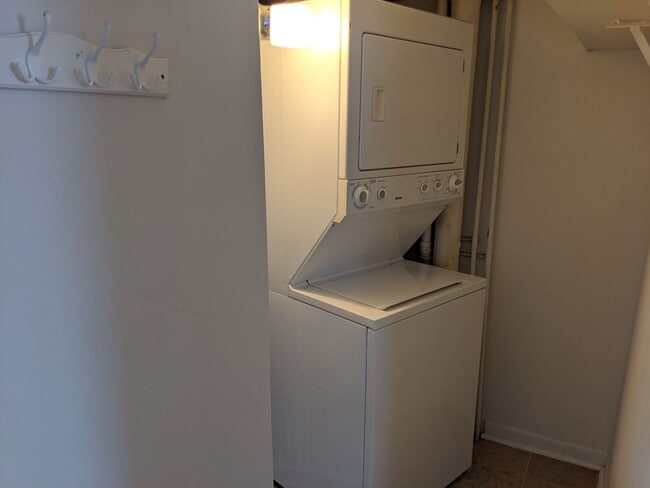 Building Photo - 117 John St