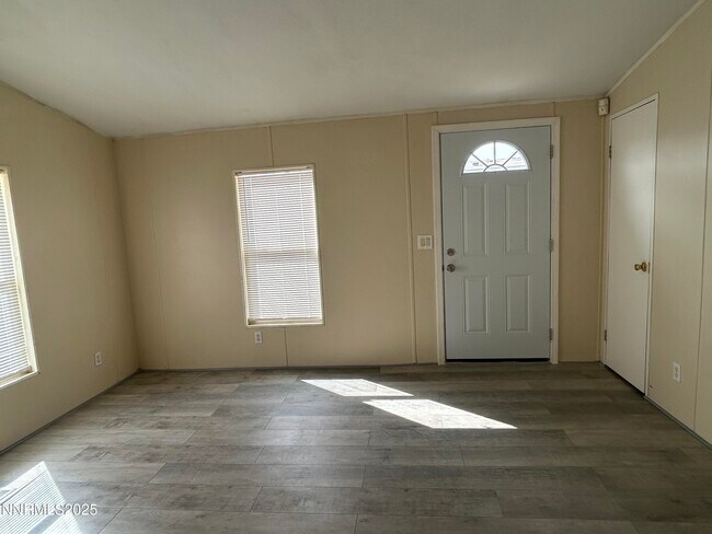 Foto del edificio - 4927 Sun Valley Blvd