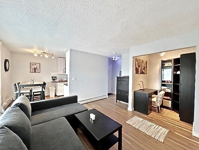 Building Photo - Furnished Cozy 1 Bedroom / 1 Bath Condo - ...
