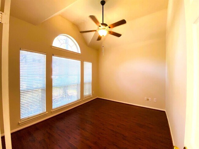 Foto del edificio - 3310 Baden Oaks Ct