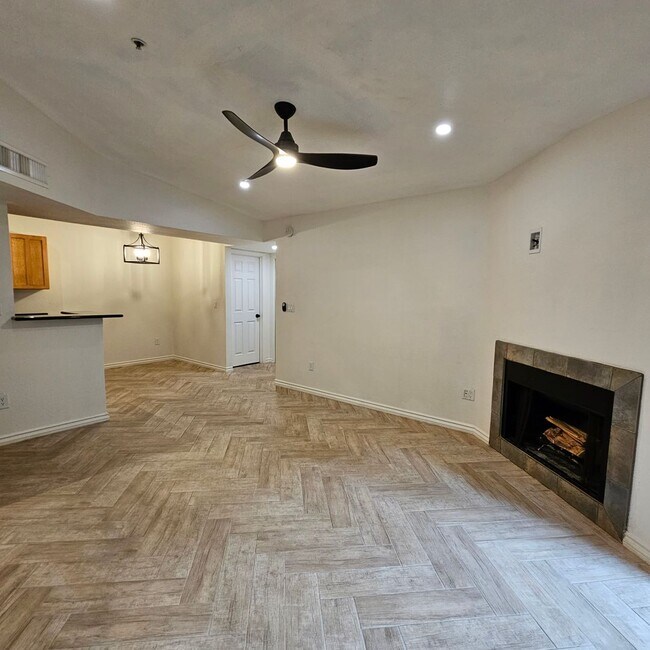 Building Photo - Spacious and Upgraded 2 Bedroom 2 Bath Pet...