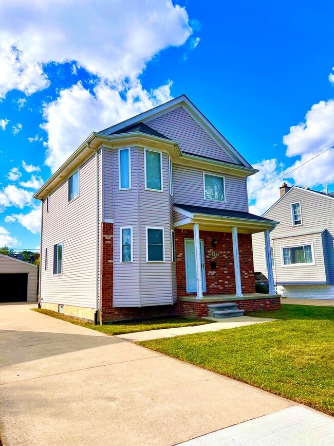 Building Photo - 3 Bedroom Single Family Home in Eastpointe