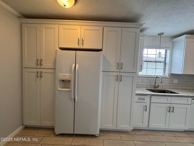 Building Photo - 3855 Mandarin Woods Dr S