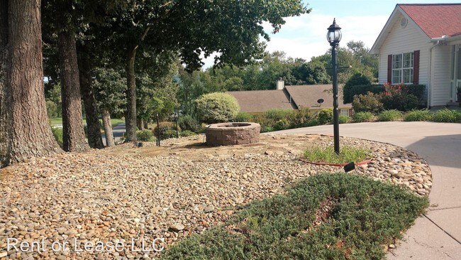 Foto del edificio - 3 br, 3 bath House - 1233 Old Red Lane