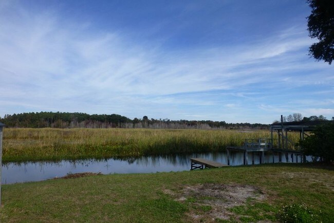 Foto del edificio - 3 Bedroom 2 Bath Home with Lakefront View