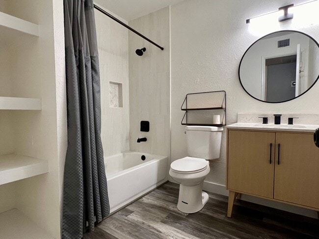 Foto del edificio - 7329 E Lewis Ave