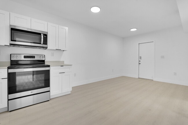 Building Photo - 1829 NW 3rd Ave