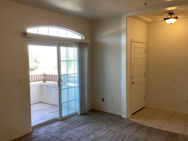 Foto del edificio - Upstairs Condo Located in the Oak Creek Vi...