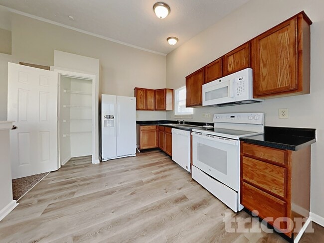 Building Photo - 1082 Sunmeadow Cir