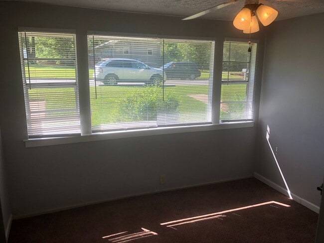 Building Photo - Quaint 2bed/1bath off Spring Street availa...