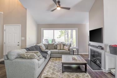 Building Photo - 460 Dickens Dr