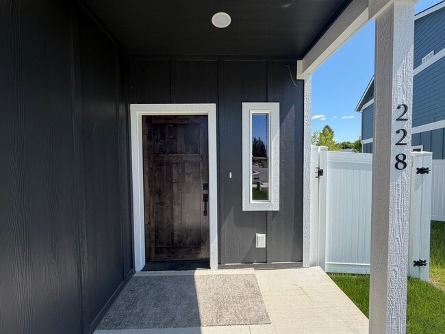 Building Photo - Brand New Hayden Townhome