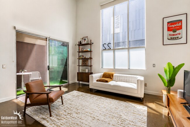 Foto del edificio - Modern 1Bdm 1Ba Unfurnished Loft-Style Home with Open Concept Living!