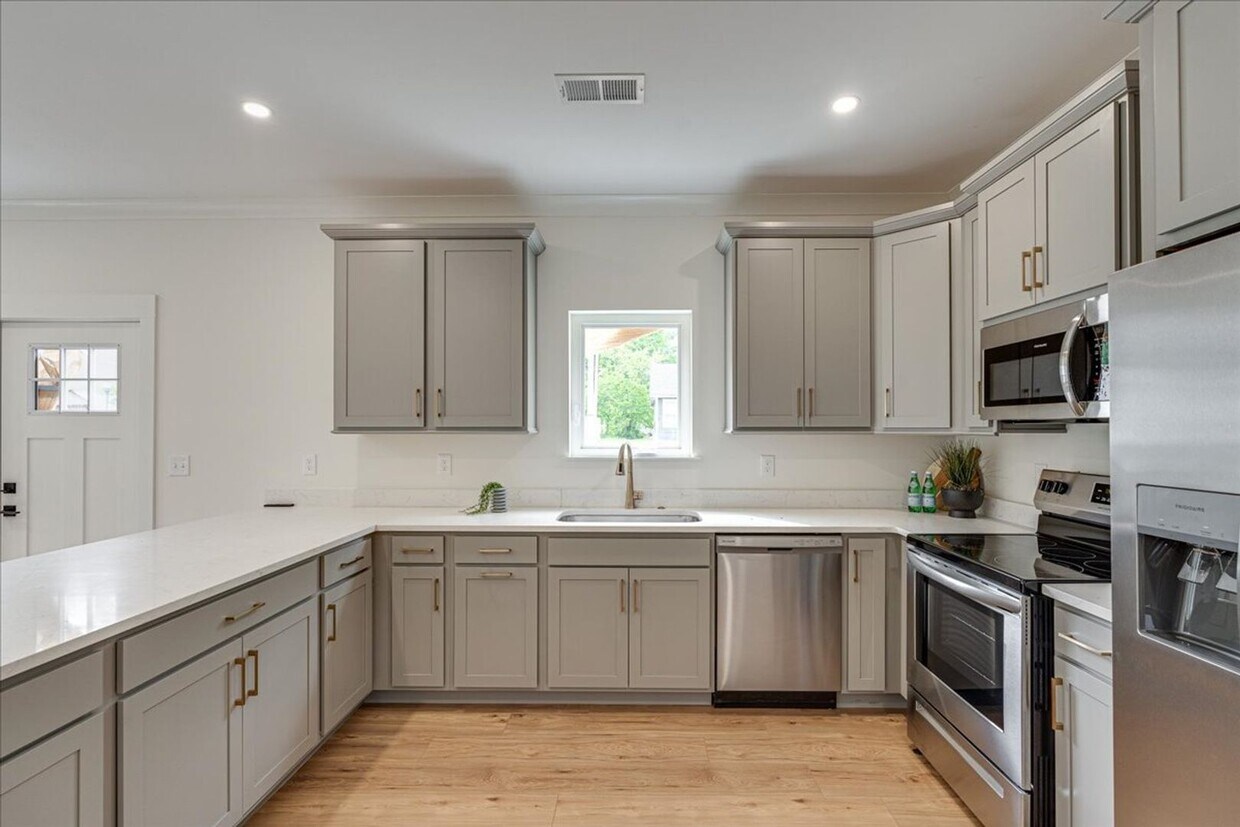 Foto principal - 2509 E 12th St