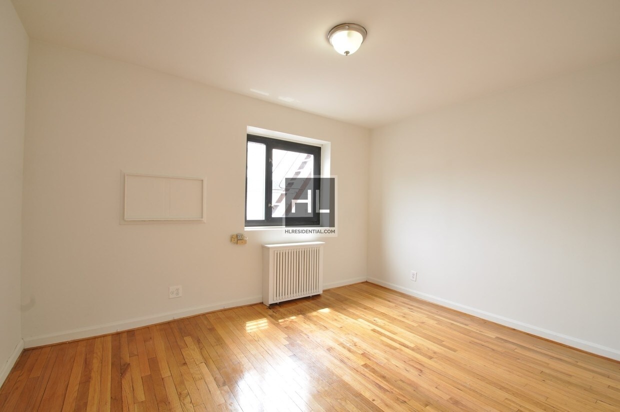 Building Photo - No Fee One Bedroom Bayside/Auburndale NY