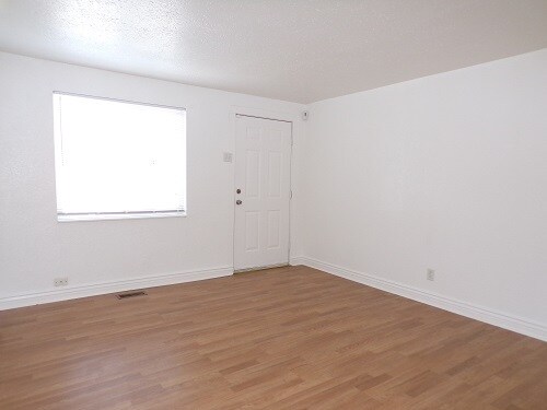 Photo - 1129 Dallas St Apartment