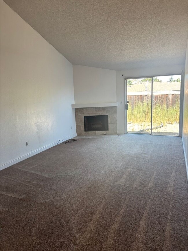 Building Photo - Charming Two-Bedroom, Two-Bath Duet in Pri...