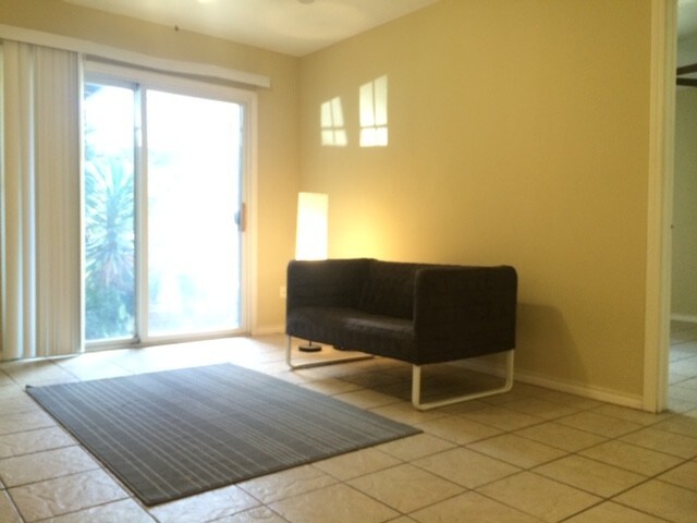 Living room - 109 Avondale St