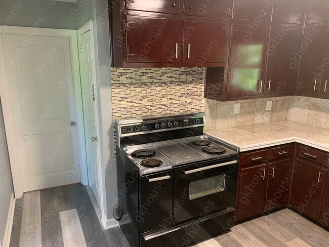 Building Photo - 8932 Glenridge Dr