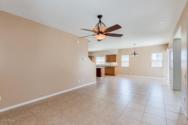 Foto del edificio - Charming 3 Bed + Den 2.5 Bath Home with 2 ...