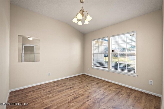 Foto del edificio - 929 Raindrop Ln