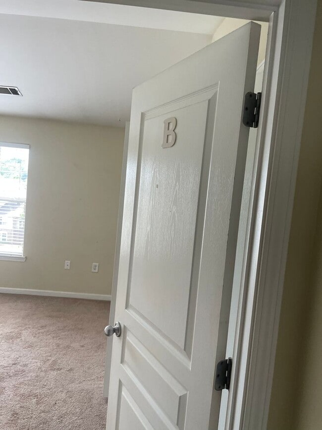 Foto del edificio - 18-1825 Whittaker