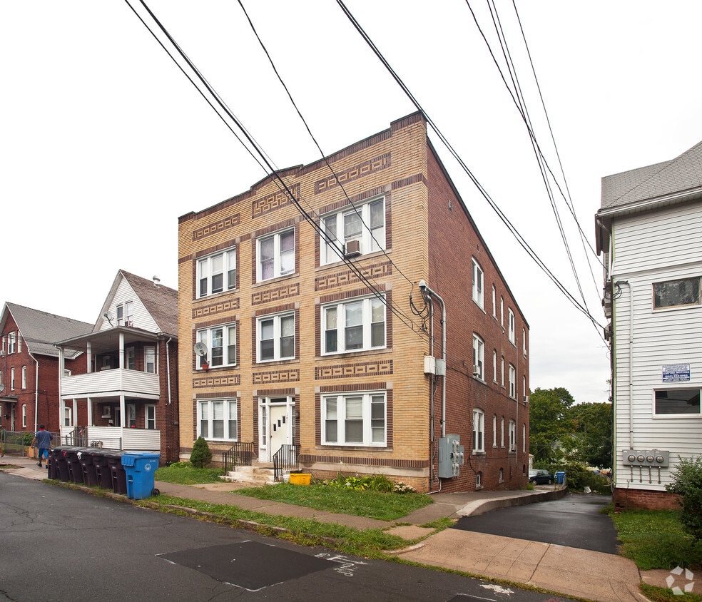 Building Photo - 105 Clark St